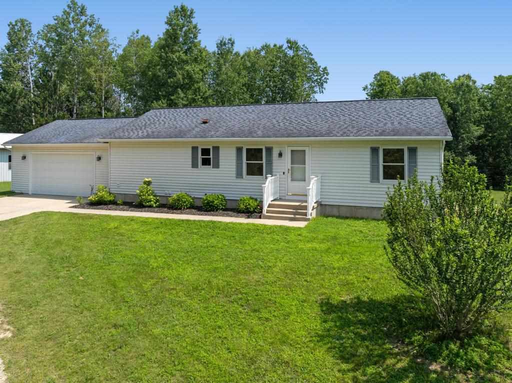 Charlevoix, Michigan 49720, United States, 3 Bedrooms Bedrooms, ,3 BathroomsBathrooms,Residential,Active,174388