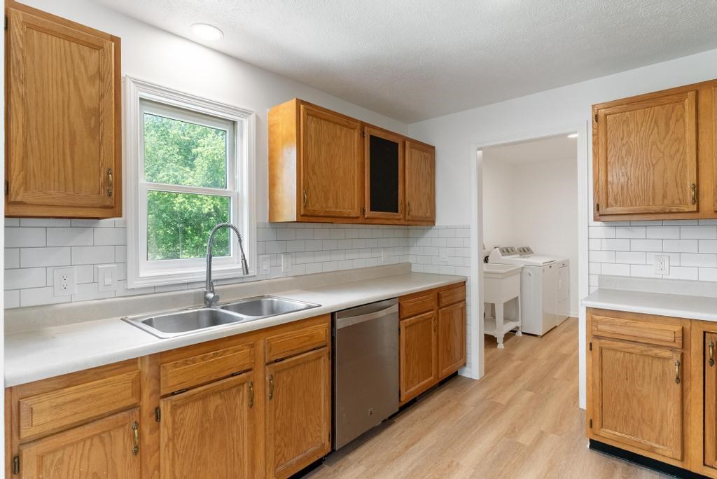 Charlevoix, Michigan 49720, United States, 3 Bedrooms Bedrooms, ,3 BathroomsBathrooms,Residential,Active,174388