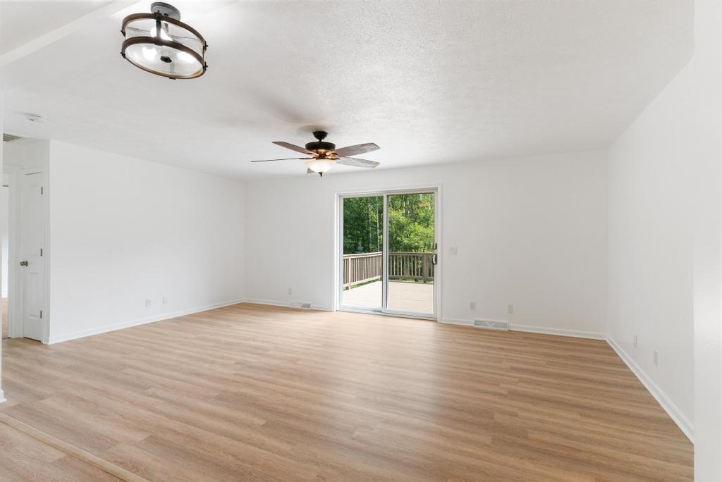 Charlevoix, Michigan 49720, United States, 3 Bedrooms Bedrooms, ,3 BathroomsBathrooms,Residential,Active,174388