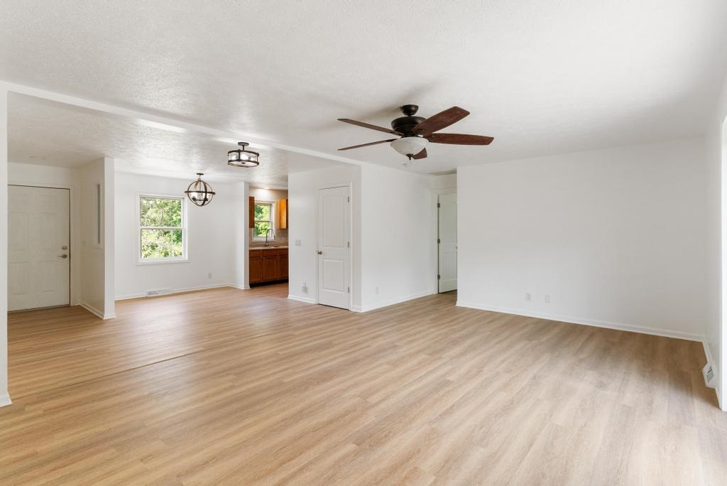 Charlevoix, Michigan 49720, United States, 3 Bedrooms Bedrooms, ,3 BathroomsBathrooms,Residential,Active,174388