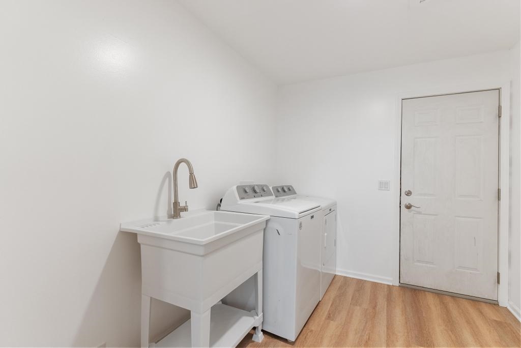 Charlevoix, Michigan 49720, United States, 3 Bedrooms Bedrooms, ,3 BathroomsBathrooms,Residential,Active,174388