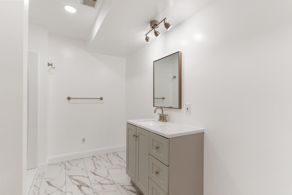 Charlevoix, Michigan 49720, United States, 3 Bedrooms Bedrooms, ,3 BathroomsBathrooms,Residential,Active,174388