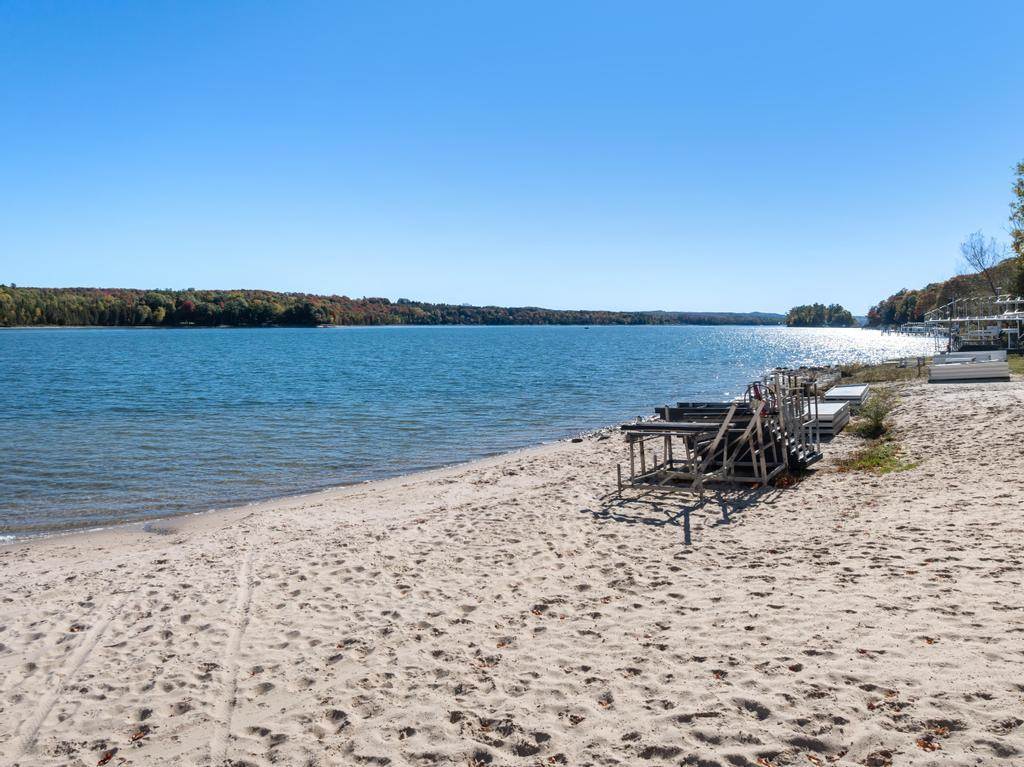 Charlevoix, Michigan 49720, United States, ,Land,Active,230669