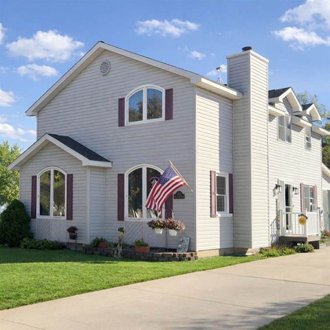 206 W Carpenter Street Charlevoix MI 49720