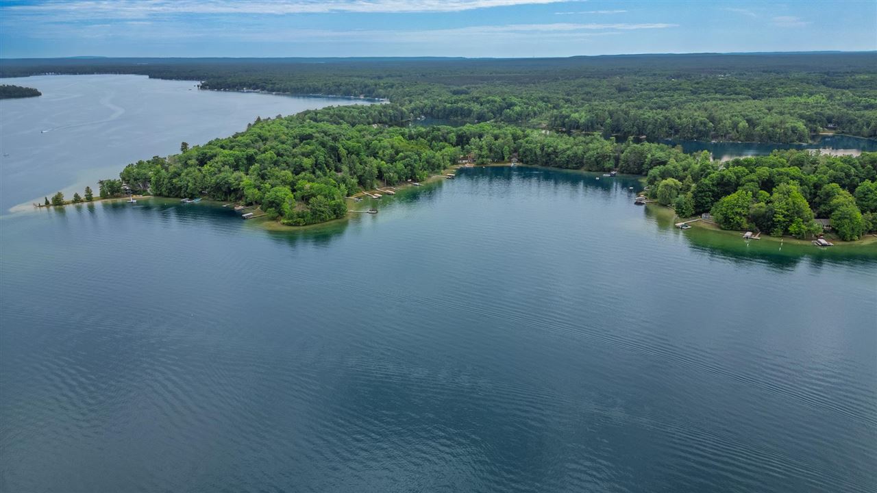 Traverse City, Michigan 49685, United States, 3 Bedrooms Bedrooms, ,2 BathroomsBathrooms,Residential,Active,194979