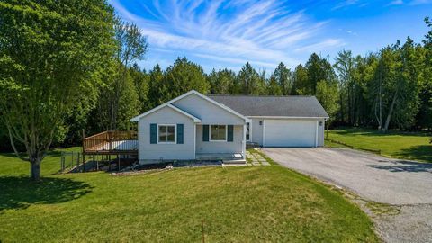 2268 Cedardale Court Petoskey MI 49770