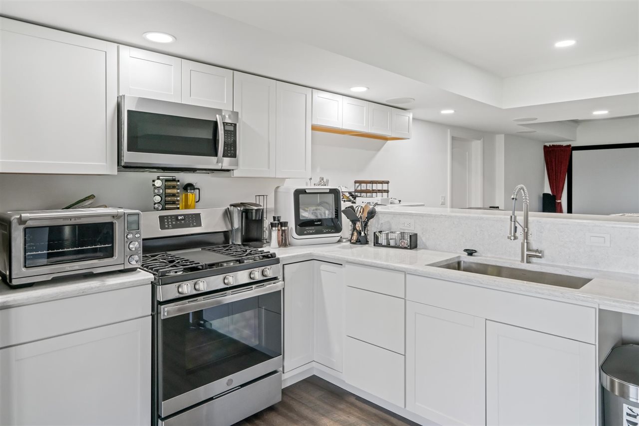 East Jordan, Michigan 49727, United States, 6 Bedrooms Bedrooms, ,7 BathroomsBathrooms,Residential,Active,136841