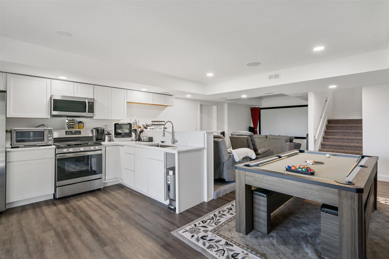 East Jordan, Michigan 49727, United States, 6 Bedrooms Bedrooms, ,7 BathroomsBathrooms,Residential,Active,136841