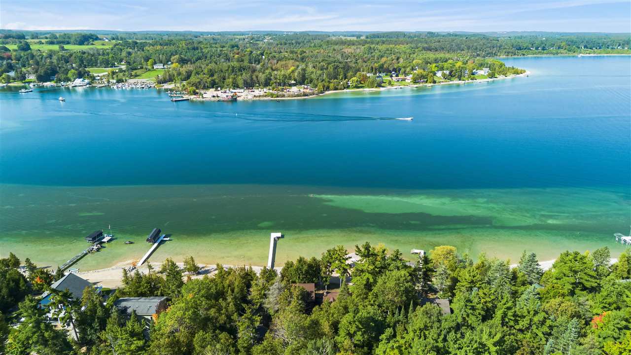 East Jordan, Michigan 49727, United States, 5 Bedrooms Bedrooms, ,2 BathroomsBathrooms,Residential,Active,221749