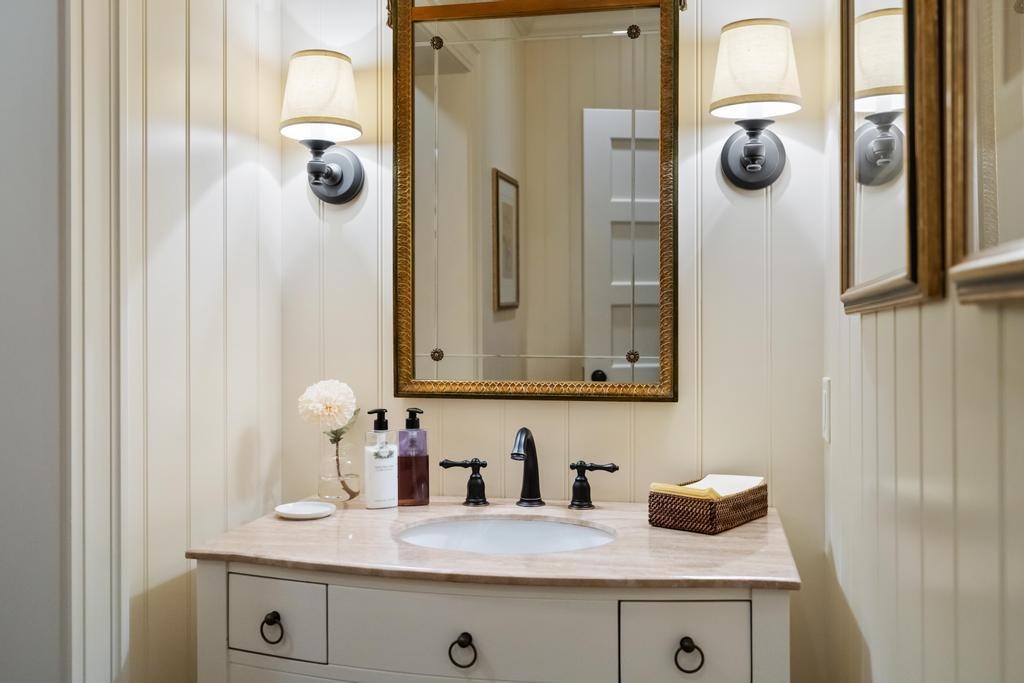 Harbor Springs, Michigan 49740, United States, 4 Bedrooms Bedrooms, ,6 BathroomsBathrooms,Residential,Active,238520