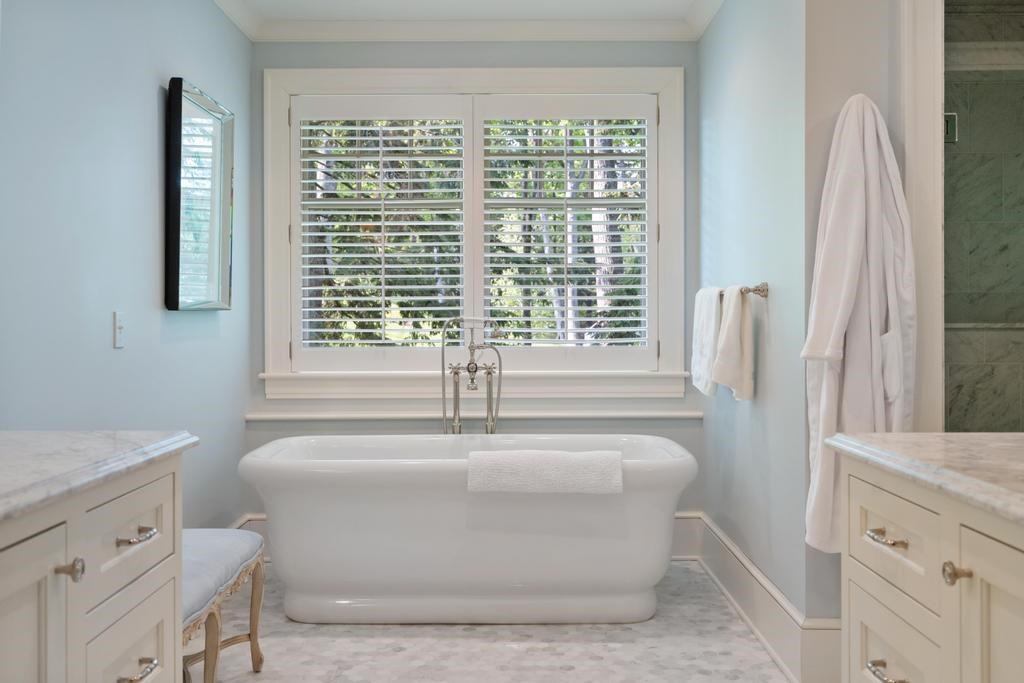 Harbor Springs, Michigan 49740, United States, 4 Bedrooms Bedrooms, ,6 BathroomsBathrooms,Residential,Active,238520