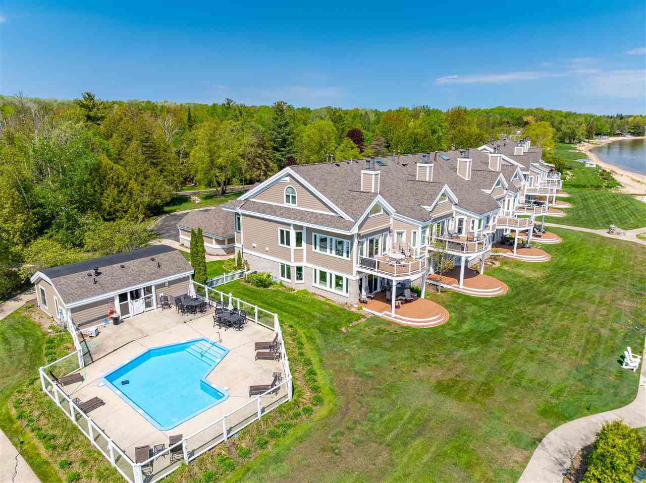 6040 Pine Lake Club