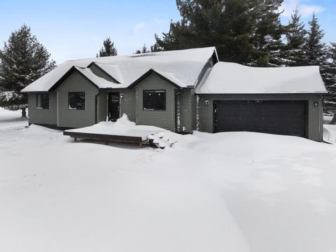12857 Castle Pines Lane Charlevoix MI 49720