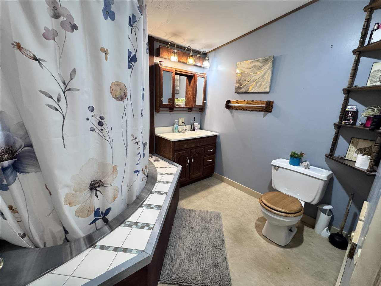 East Jordan, Michigan 49727, United States, 5 Bedrooms Bedrooms, ,2 BathroomsBathrooms,Residential,Active,206598