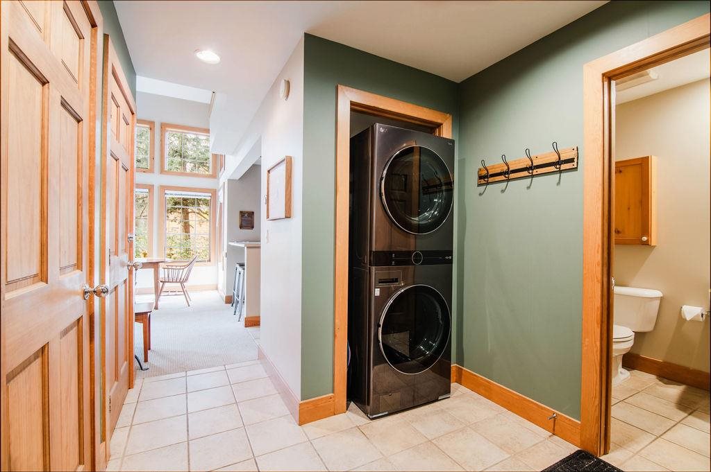 Boyne Falls, Michigan 49713, United States, 4 Bedrooms Bedrooms, ,4 BathroomsBathrooms,Residential,Active,103833