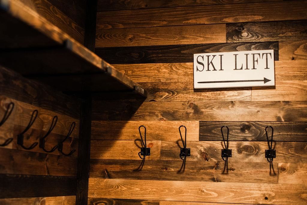 Boyne Falls, Michigan 49713, United States, 4 Bedrooms Bedrooms, ,4 BathroomsBathrooms,Residential,Active,103833