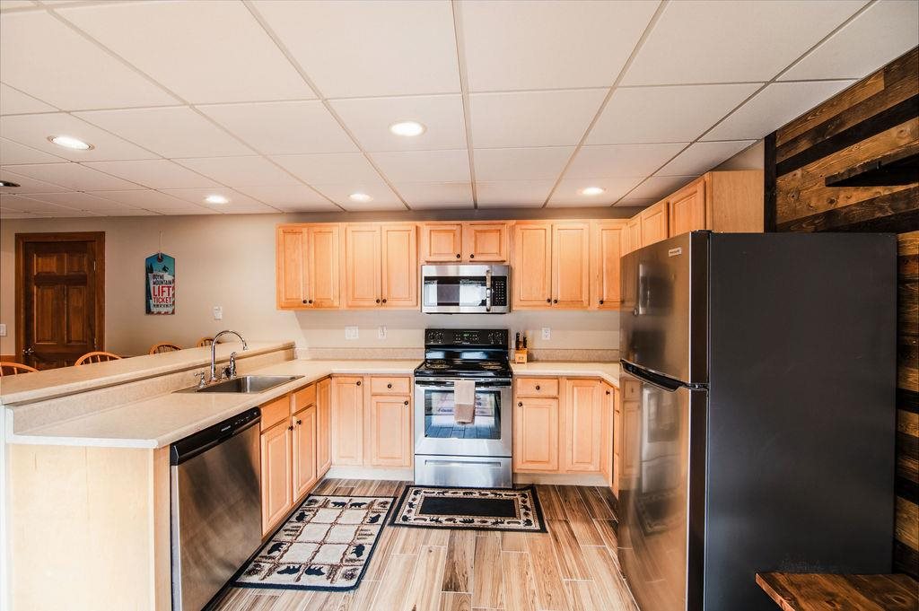 Boyne Falls, Michigan 49713, United States, 4 Bedrooms Bedrooms, ,4 BathroomsBathrooms,Residential,Active,103833