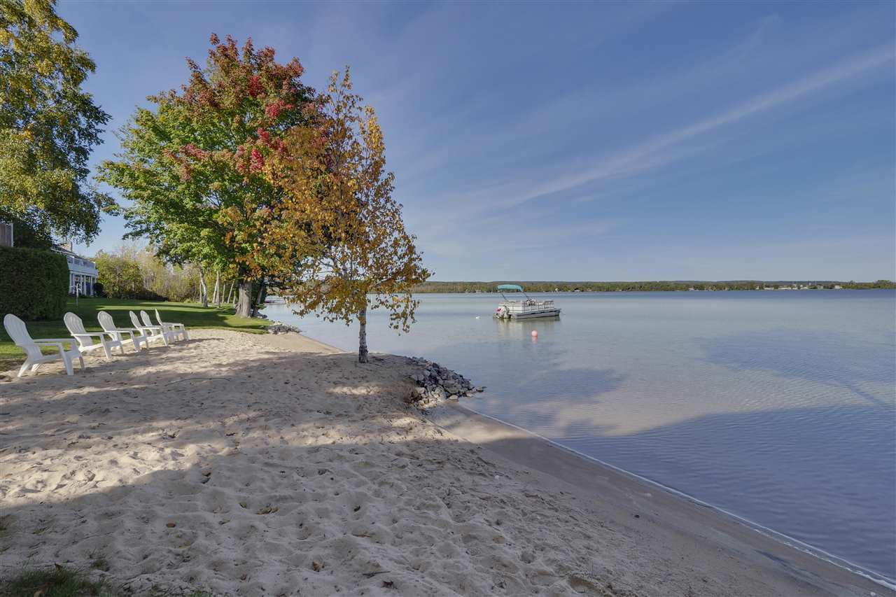 Petoskey, Michigan 49770, United States, 1 Bedroom Bedrooms, ,1 BathroomBathrooms,Residential,Active,241297