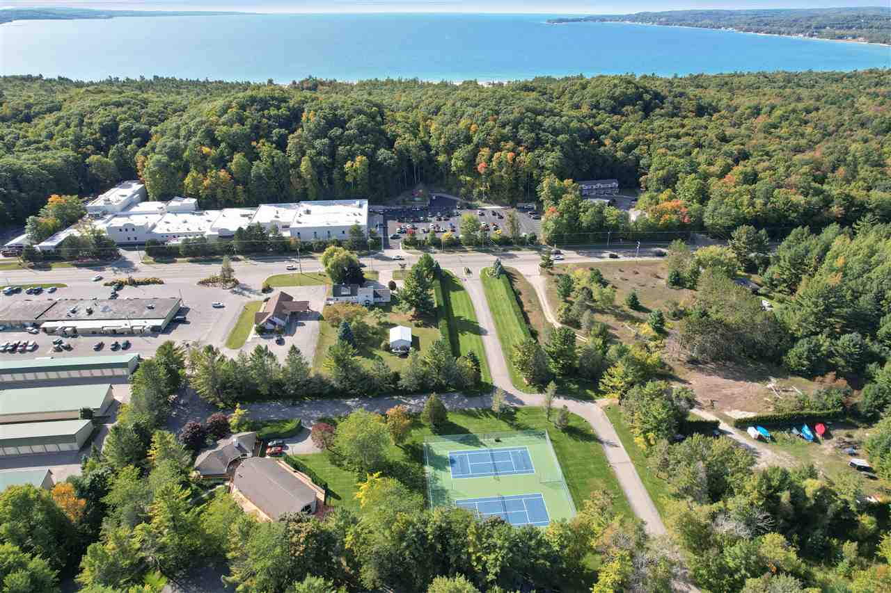 3440 N Lakeside Drive