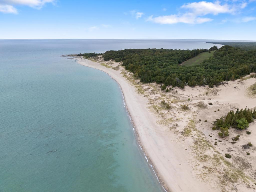 Charlevoix, Michigan 49720, United States, 8 Bedrooms Bedrooms, ,9 BathroomsBathrooms,Residential,Active,219399