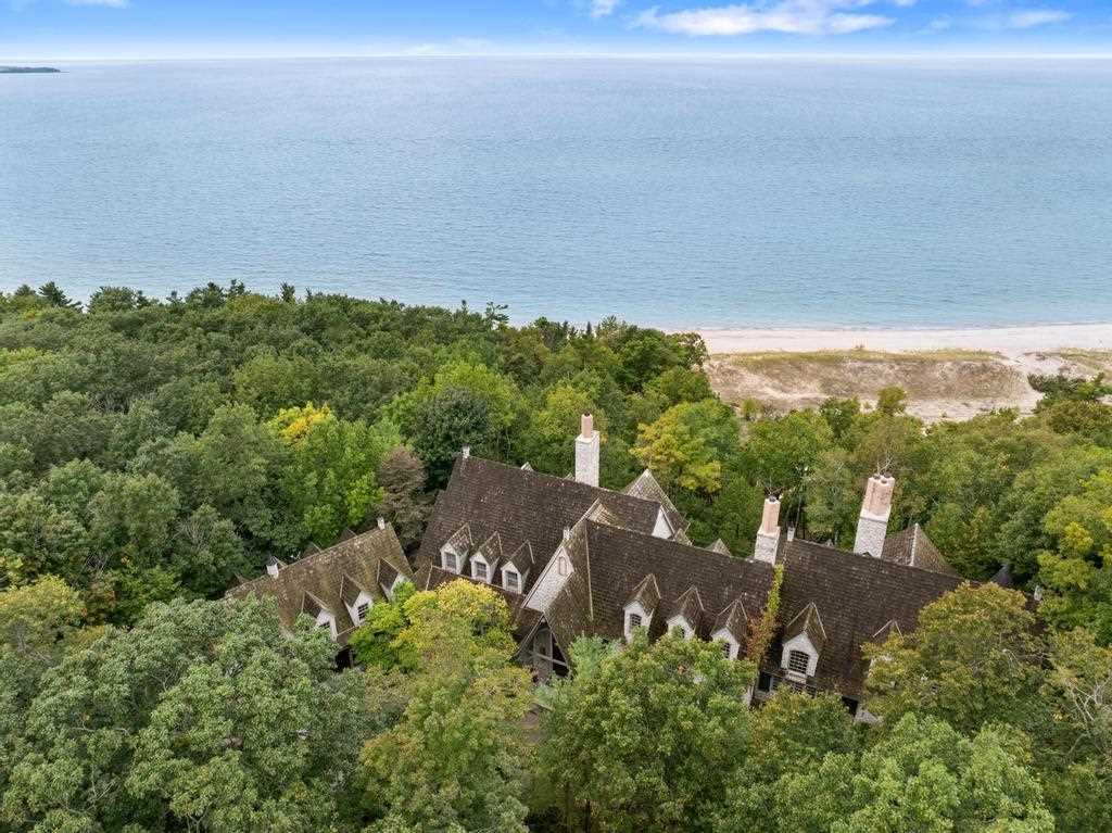 Charlevoix, Michigan 49720, United States, 8 Bedrooms Bedrooms, ,9 BathroomsBathrooms,Residential,Active,219399