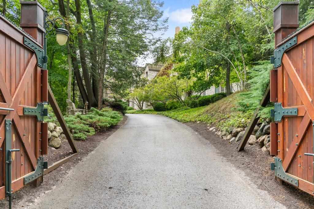 Charlevoix, Michigan 49720, United States, 8 Bedrooms Bedrooms, ,9 BathroomsBathrooms,Residential,Active,219399