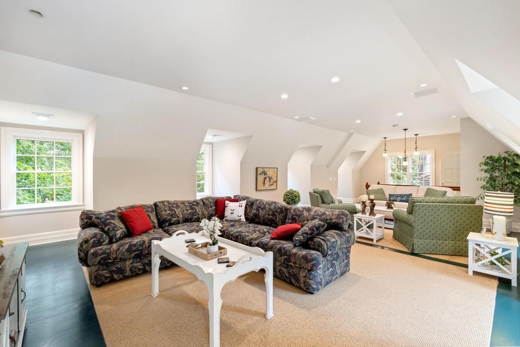 Charlevoix, Michigan 49720, United States, 8 Bedrooms Bedrooms, ,9 BathroomsBathrooms,Residential,Active,219399