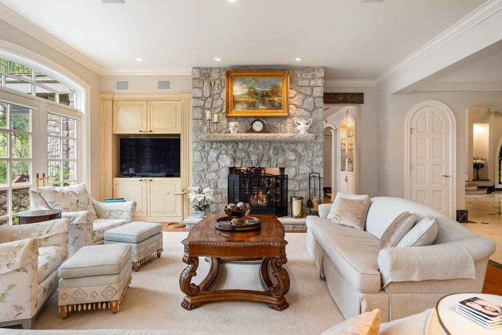 Charlevoix, Michigan 49720, United States, 8 Bedrooms Bedrooms, ,9 BathroomsBathrooms,Residential,Active,219399