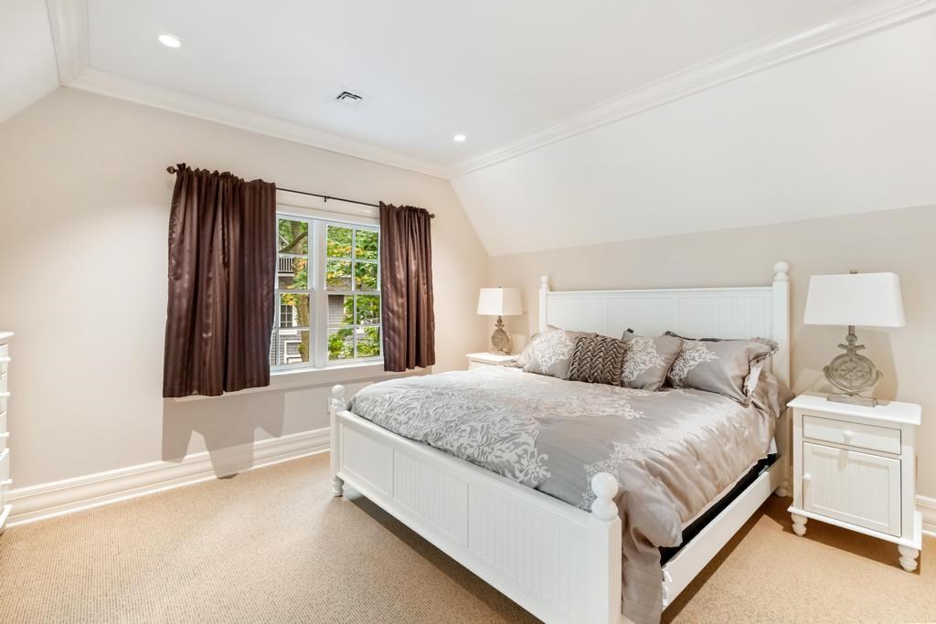 Charlevoix, Michigan 49720, United States, 8 Bedrooms Bedrooms, ,9 BathroomsBathrooms,Residential,Active,219399