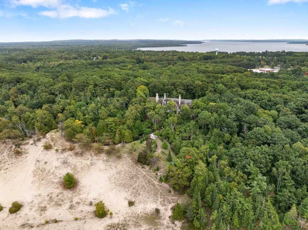 Charlevoix, Michigan 49720, United States, 8 Bedrooms Bedrooms, ,9 BathroomsBathrooms,Residential,Active,219399