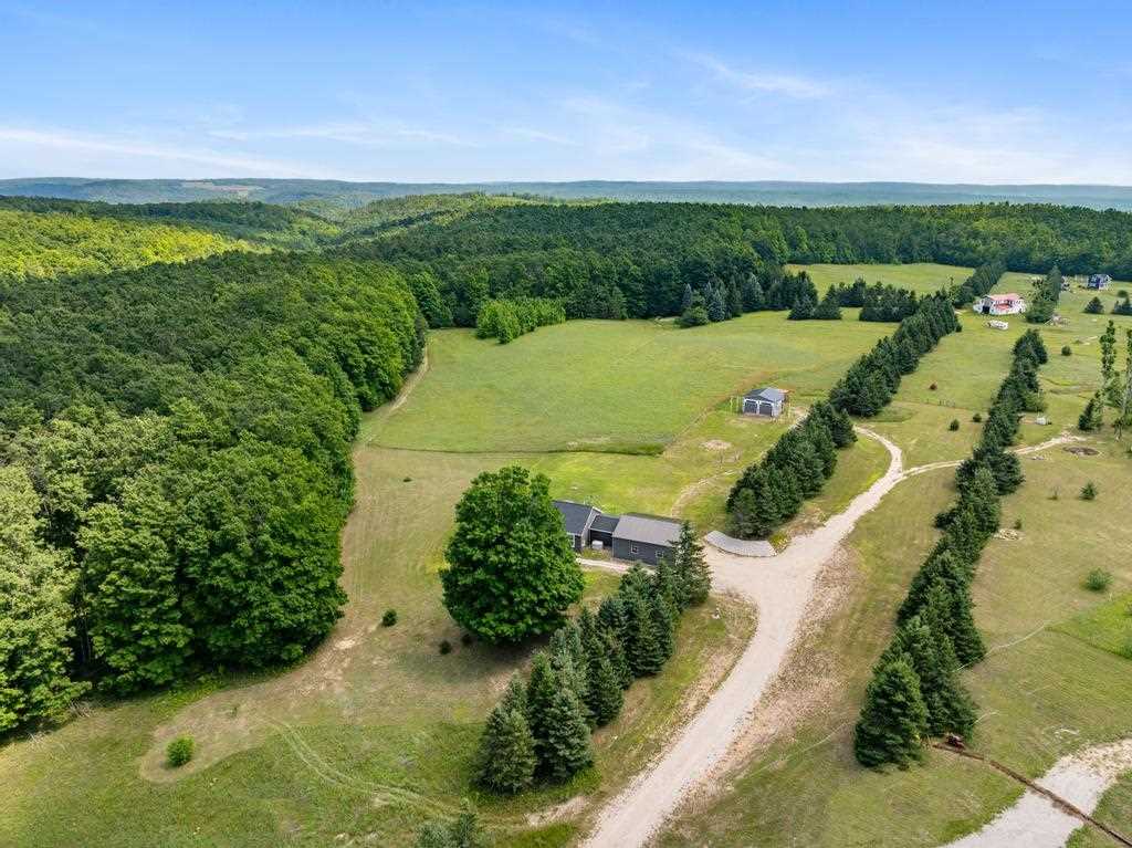 Boyne Falls, Michigan 49713, United States, 3 Bedrooms Bedrooms, ,2 BathroomsBathrooms,Residential,Active,178661