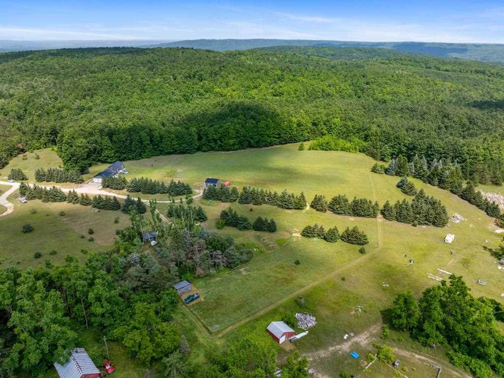 Boyne Falls, Michigan 49713, United States, 3 Bedrooms Bedrooms, ,2 BathroomsBathrooms,Residential,Active,178661