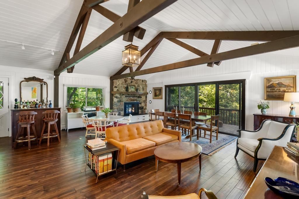 121 Hill Drive