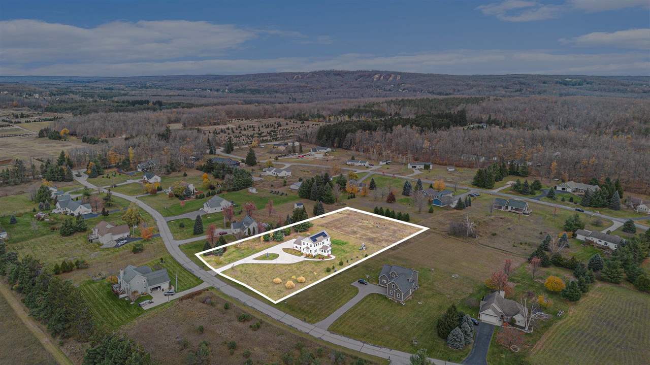 Harbor Springs, Michigan 49740, United States, 4 Bedrooms Bedrooms, ,3 BathroomsBathrooms,Residential,Active,240354