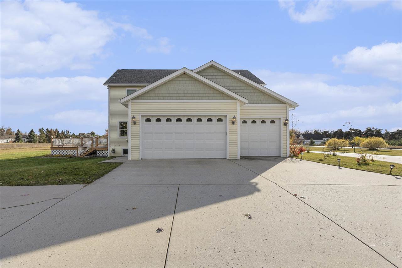 Harbor Springs, Michigan 49740, United States, 4 Bedrooms Bedrooms, ,3 BathroomsBathrooms,Residential,Active,240354