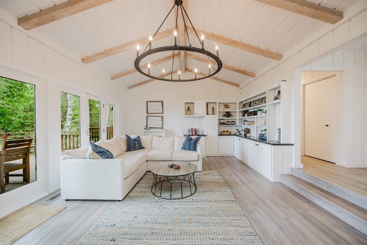 Charlevoix, Michigan 49720, United States, 4 Bedrooms Bedrooms, ,3 BathroomsBathrooms,Residential,Active,181520