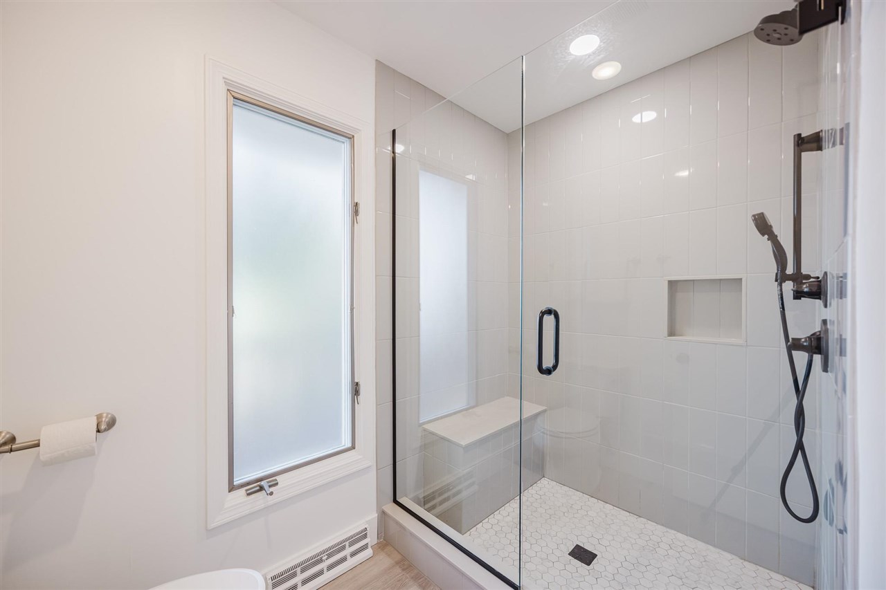 Charlevoix, Michigan 49720, United States, 4 Bedrooms Bedrooms, ,3 BathroomsBathrooms,Residential,Active,181520