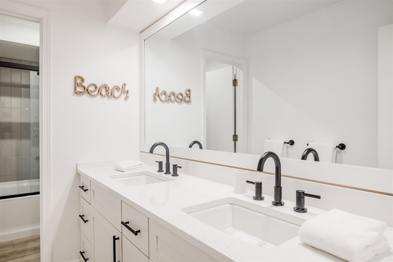 Charlevoix, Michigan 49720, United States, 4 Bedrooms Bedrooms, ,3 BathroomsBathrooms,Residential,Active,181520