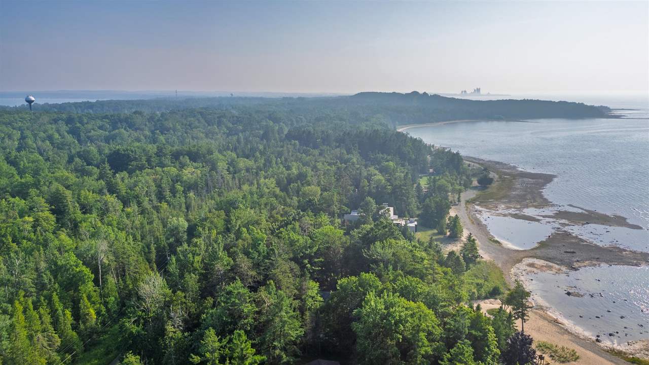 Charlevoix, Michigan 49720, United States, 4 Bedrooms Bedrooms, ,3 BathroomsBathrooms,Residential,Active,181520