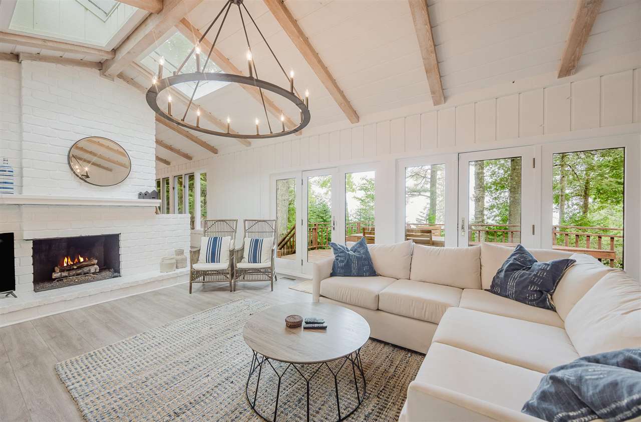 Charlevoix, Michigan 49720, United States, 4 Bedrooms Bedrooms, ,3 BathroomsBathrooms,Residential,Active,181520