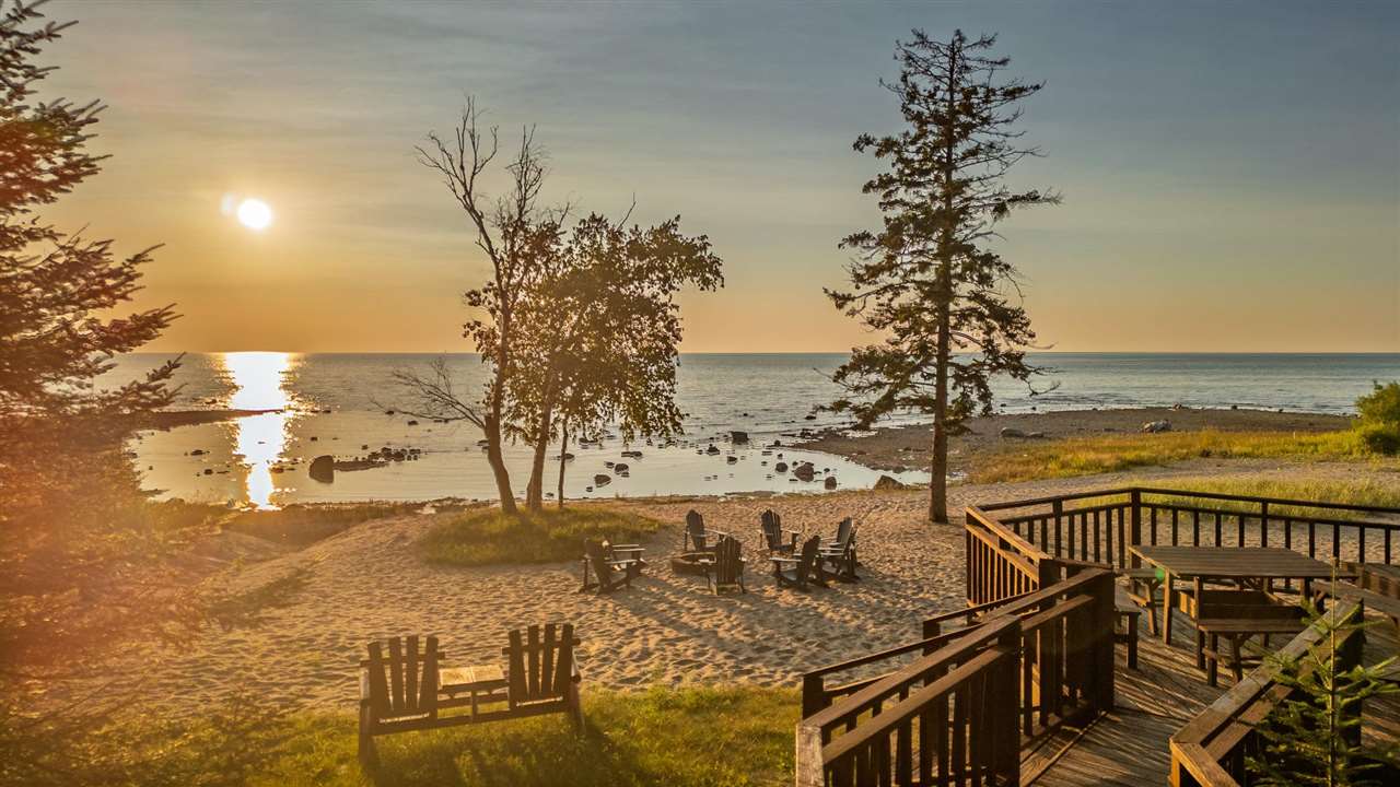 Charlevoix, Michigan 49720, United States, 4 Bedrooms Bedrooms, ,3 BathroomsBathrooms,Residential,Active,181520