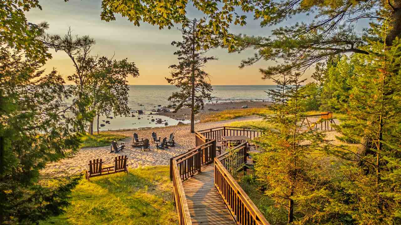 Charlevoix, Michigan 49720, United States, 4 Bedrooms Bedrooms, ,3 BathroomsBathrooms,Residential,Active,181520