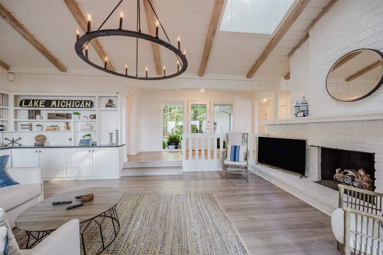 Charlevoix, Michigan 49720, United States, 4 Bedrooms Bedrooms, ,3 BathroomsBathrooms,Residential,Active,181520