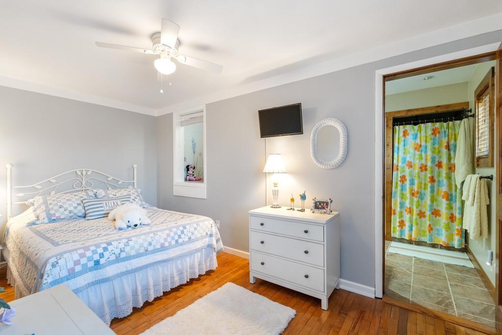 Petoskey, Michigan 49770, United States, 4 Bedrooms Bedrooms, ,2 BathroomsBathrooms,Residential,Active,31871