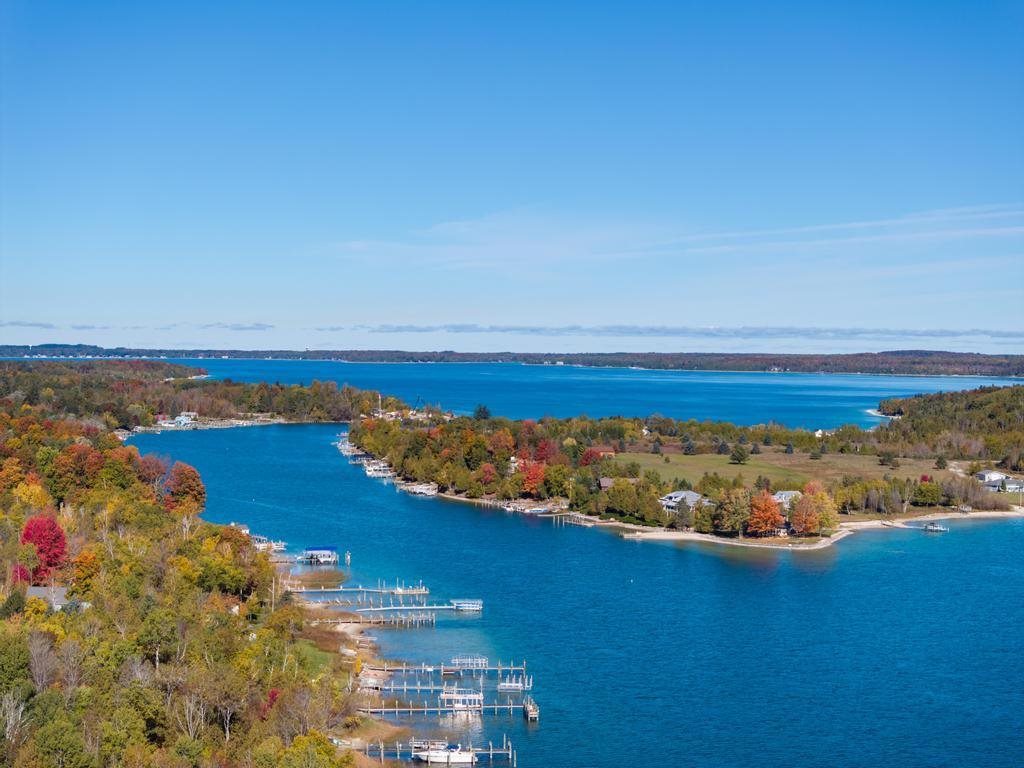 Charlevoix, Michigan 49720, United States, 4 Bedrooms Bedrooms, ,4 BathroomsBathrooms,Residential,Active,231634