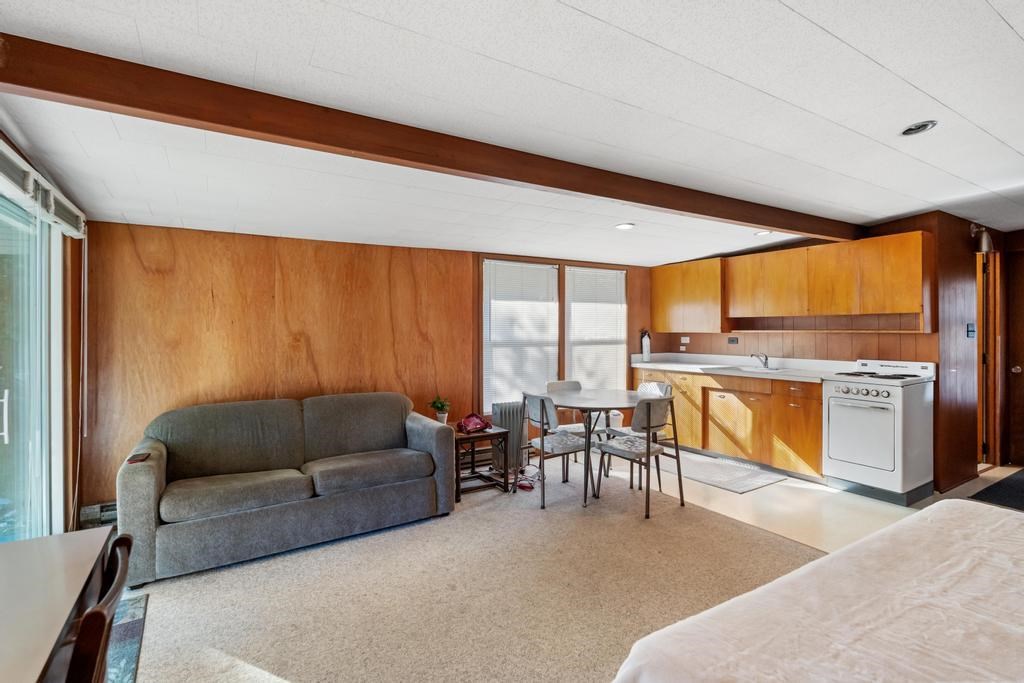 Charlevoix, Michigan 49720, United States, 4 Bedrooms Bedrooms, ,4 BathroomsBathrooms,Residential,Active,231634