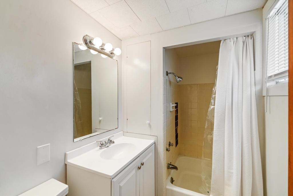 Charlevoix, Michigan 49720, United States, 4 Bedrooms Bedrooms, ,4 BathroomsBathrooms,Residential,Active,231634