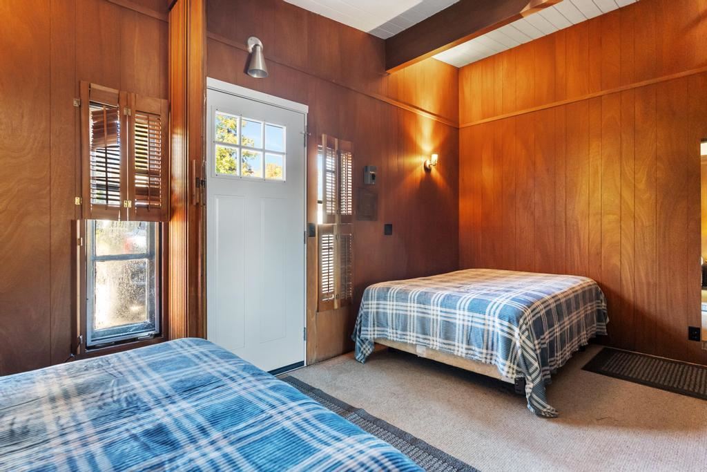 Charlevoix, Michigan 49720, United States, 4 Bedrooms Bedrooms, ,4 BathroomsBathrooms,Residential,Active,231634