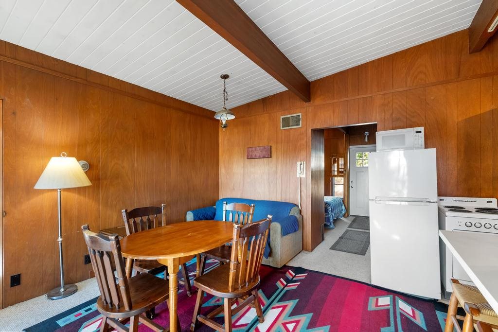 Charlevoix, Michigan 49720, United States, 4 Bedrooms Bedrooms, ,4 BathroomsBathrooms,Residential,Active,231634