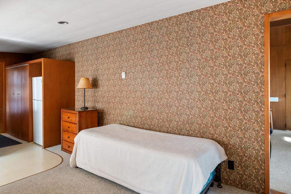 Charlevoix, Michigan 49720, United States, 4 Bedrooms Bedrooms, ,4 BathroomsBathrooms,Residential,Active,231634